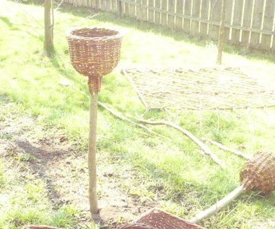 Virágkosár egylábú