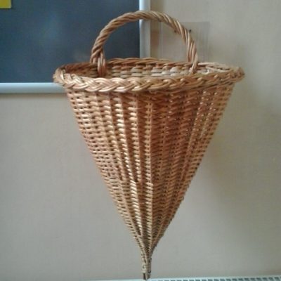 Virágkosár fali kúp alakú