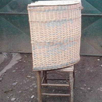 Szennyestartó háromszögű