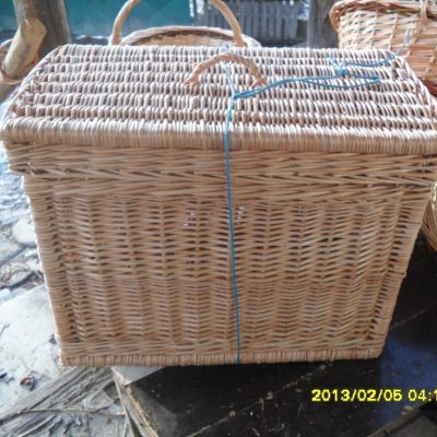 Szennyestartó négyszögű süllyesztett fedelű